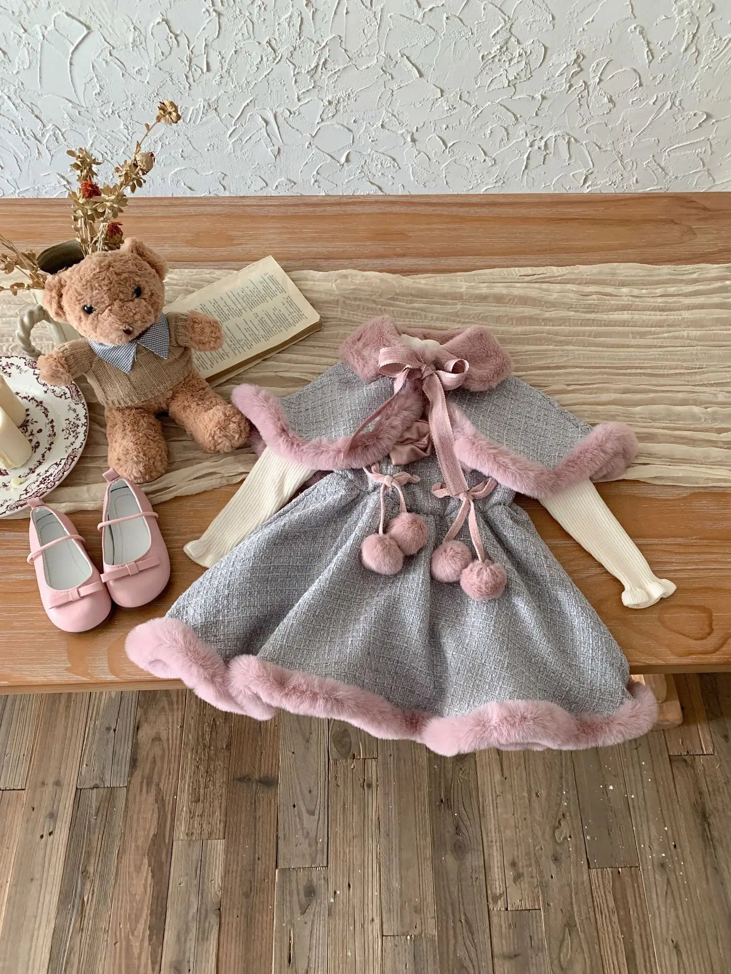 Girls Suit 2024 Winter New Childrens Wear Korean Style Girl Baby Sweet Ball Ball Dress Furry Cloak Coat 3-piece Casual Simple